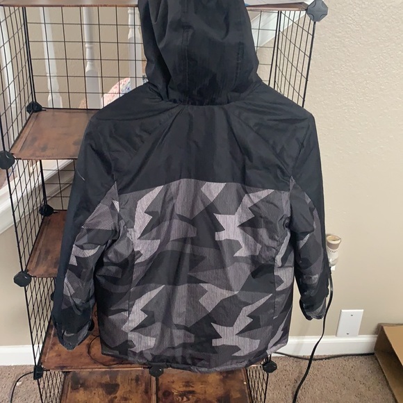 Boys winter jacket - Picture 3 of 3